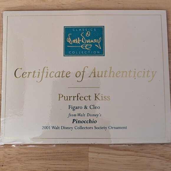 WDCC Figaro and Cleo ornament "Purrfect Kiss" from Pinocchio new in Box with COA - Picture 9 of 12